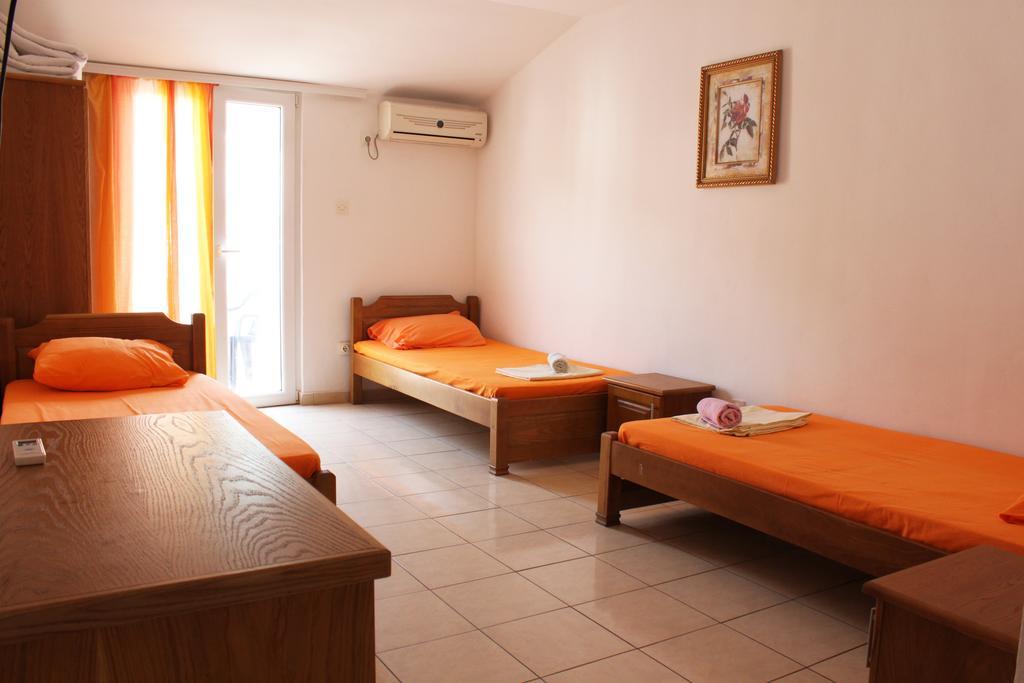 Guesthouse Sun Hostel بودفا المظهر الخارجي الصورة