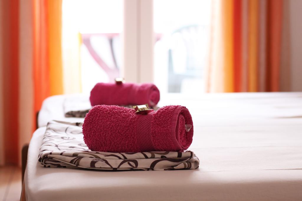 Guesthouse Sun Hostel بودفا المظهر الخارجي الصورة