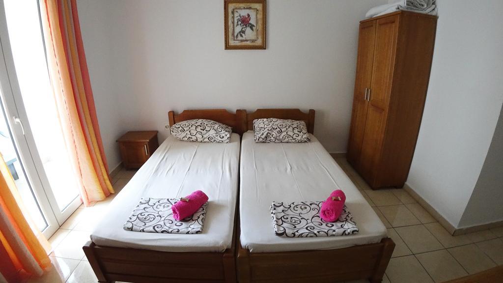 Guesthouse Sun Hostel بودفا المظهر الخارجي الصورة