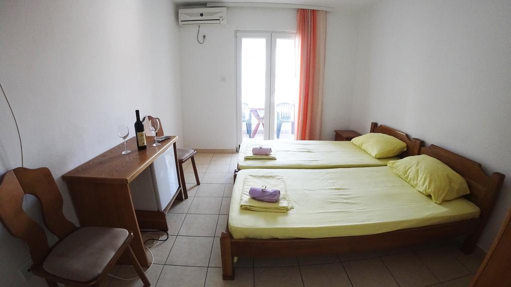 Guesthouse Sun Hostel بودفا المظهر الخارجي الصورة
