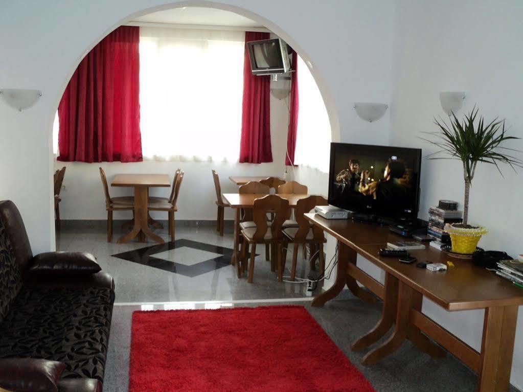 Guesthouse Sun Hostel بودفا المظهر الخارجي الصورة