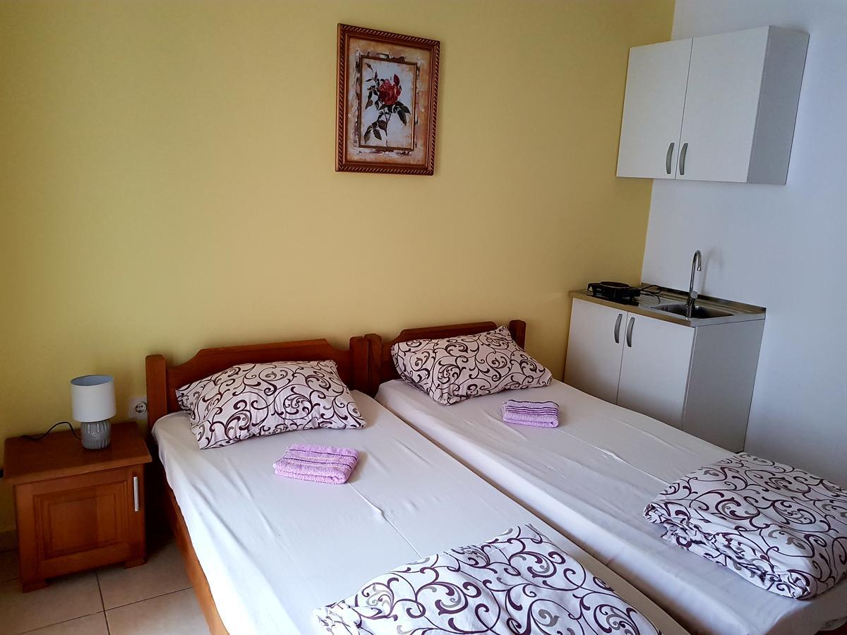 Guesthouse Sun Hostel بودفا المظهر الخارجي الصورة