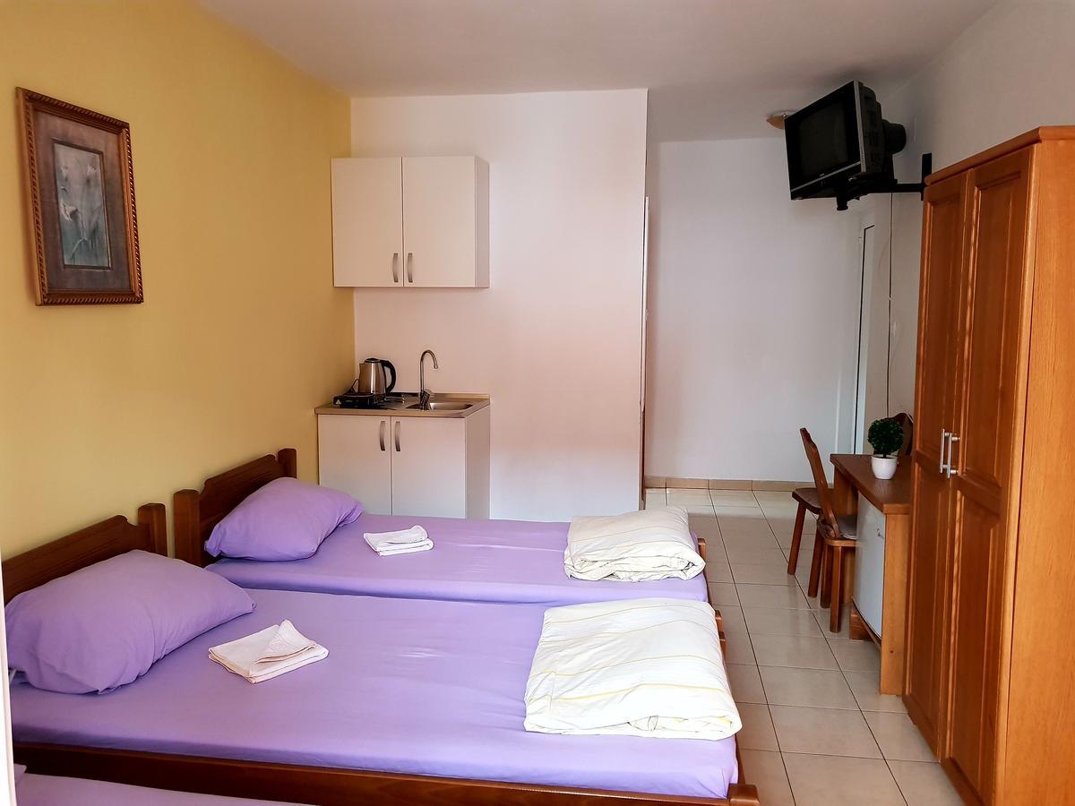Guesthouse Sun Hostel بودفا المظهر الخارجي الصورة
