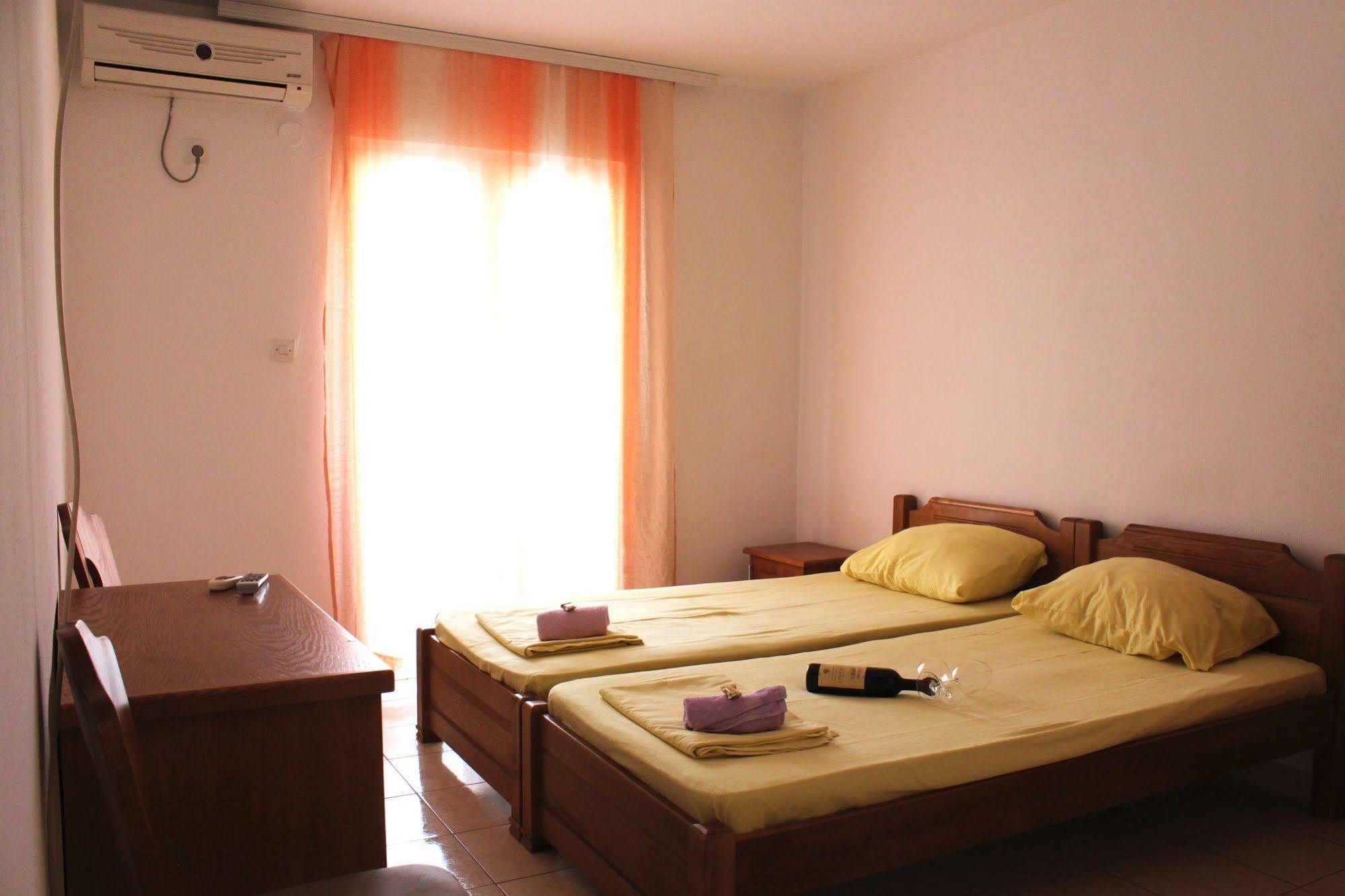 Guesthouse Sun Hostel بودفا المظهر الخارجي الصورة