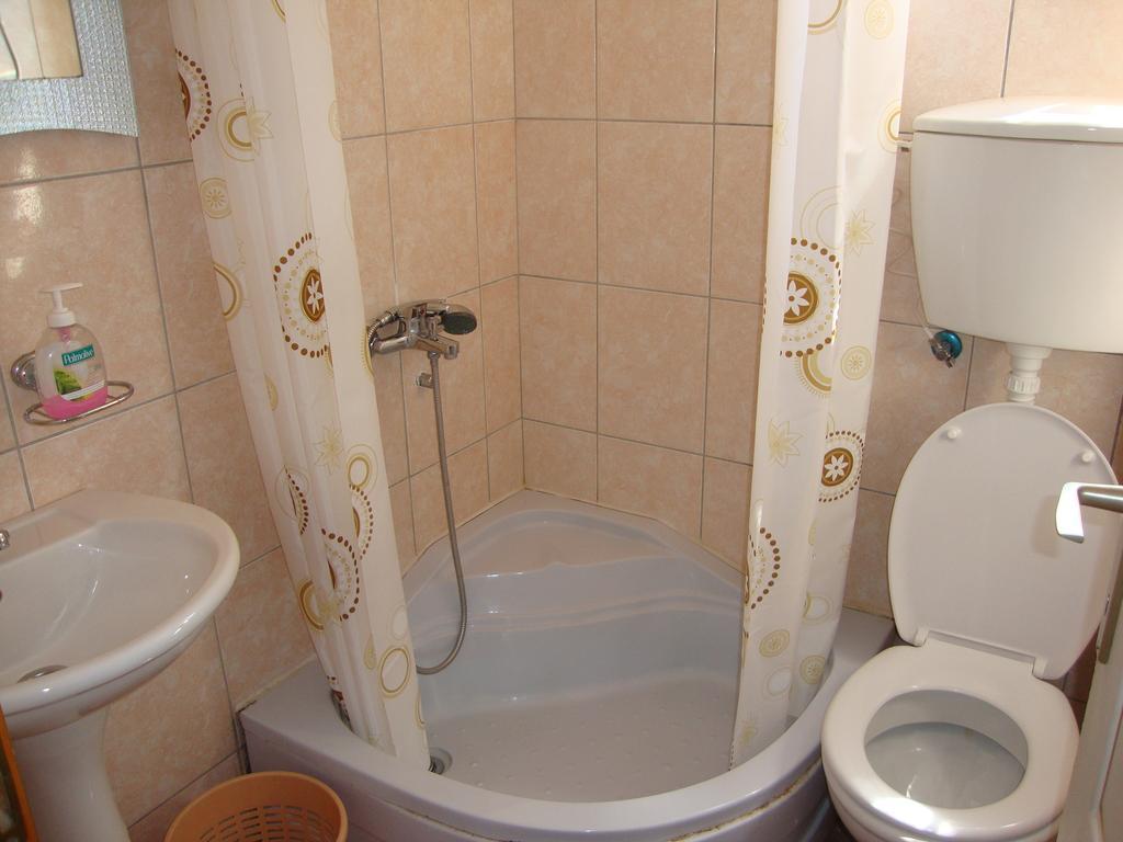 Guesthouse Sun Hostel بودفا المظهر الخارجي الصورة